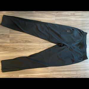 Under Armour Men’s Active Sweatpants/joggers, size M, color: black.